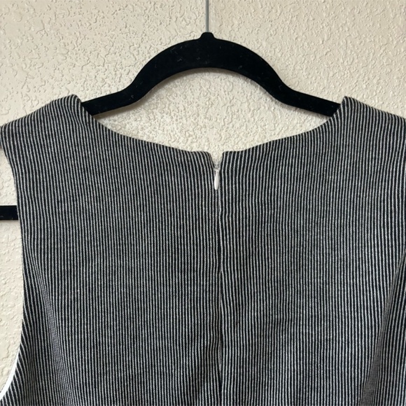 Antonio Melani Black & White Striped Peplum Sleeveless Top Size Medium - Picture 6 of 10